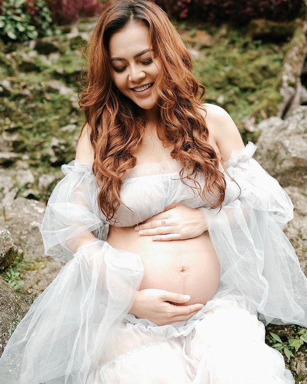 Maternity Shoot of Ratu Rizky Nabila, Wife of Persija Player Who Became a Victim of Domestic Violence, Wearing Transparent Clothes - Makes Netizens Distracted