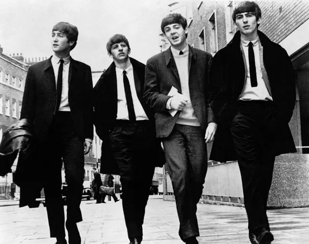Pemecah rekor penjualan rekaman adalah band legendaris yang satu ini, The Beatles! Mereka mampu meraup keuntungan sebesar 3,35 triliun rupiah!