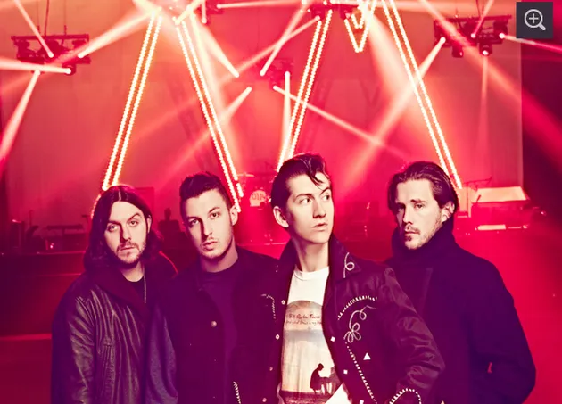 Siapa sih yang tak suka dengan Arctic Monkey? Tak hanya di Spotify saja lagu-lagu mereka sering didengar para penggemar dari seluruh dunia.