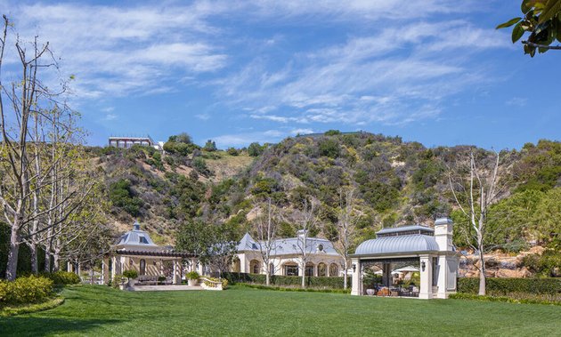 Majestic Like a Palace, 30 Photos of Mark Wahlberg's House with Golf Course and Waterfall
