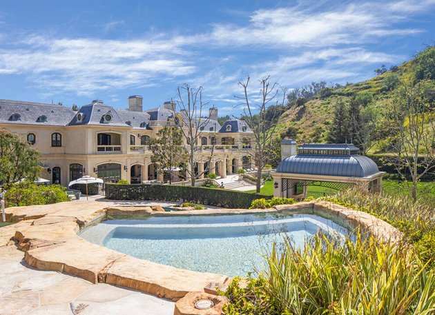 Majestic Like a Palace, 30 Photos of Mark Wahlberg's House with Golf Course and Waterfall