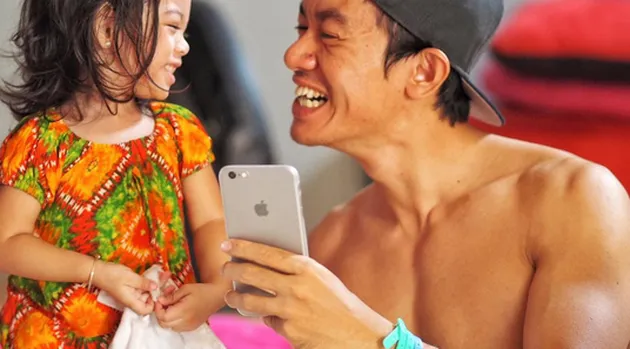 Melky Bajaj Hot Daddy Yang Suka Ngelawak Dan Cinta 2 Anaknya Kapanlagi Com