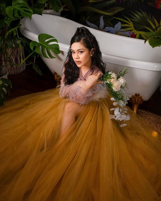 Melly Lee Praised as Miss Mega Star in Her Latest Photoshoot - Bringing a Luxurious Concept Like a Model!