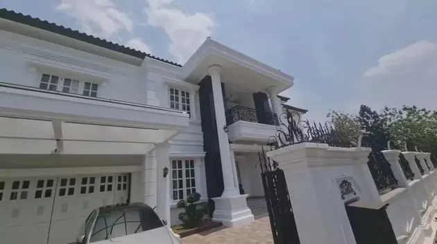 Potret Rumah Mewah Fans BTS ‘ARMY’ di Depok