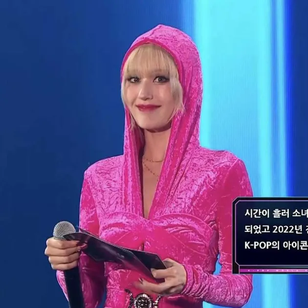 Jeon Somi di MAMA 2022