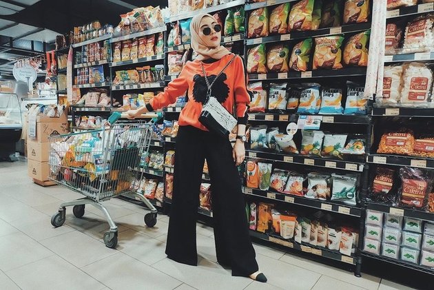 Choosing Hijrah, Take a Look at 8 Latest Photos of Indah Dewi Pertiwi who is Getting More Beautiful with Hijab