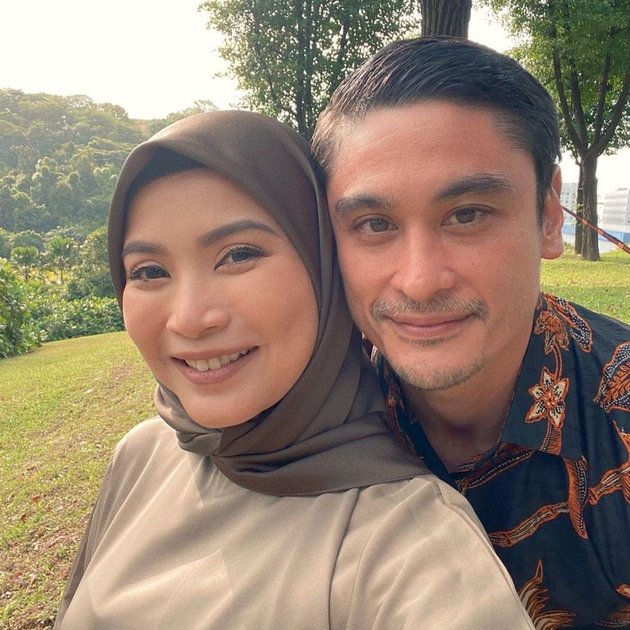 Having a Charming Look, Check out 8 Pictures of Reuben Elishama's Happiness with His Wife - Jefri Nichol's Father-in-Law Candidate