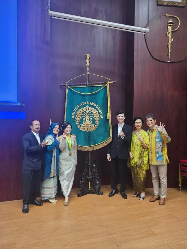 Dokter Boyke hadiri wisuda