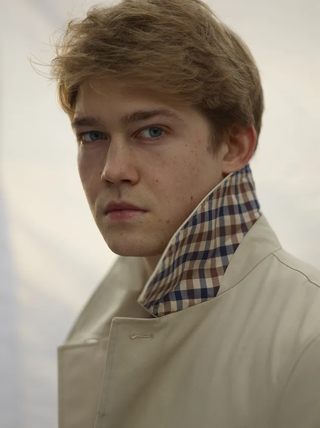 Joe Alwyn, Pacar Baru Taylor Swift