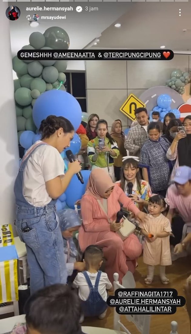 Adorable! Here are 8 pictures of Ameena at Cipung's 2nd birthday, successfully making people laugh when they performed together - Her outfit was widely highlighted