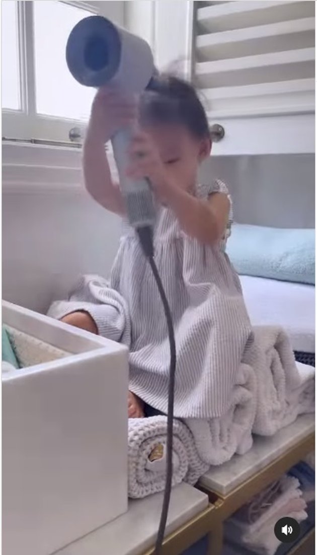 Enjoying Once, Here are 11 Cute Photos of Baby Claire Playing with a Hair Dryer - Her Expressions are Adorable, She Even Combs Her Own Hair