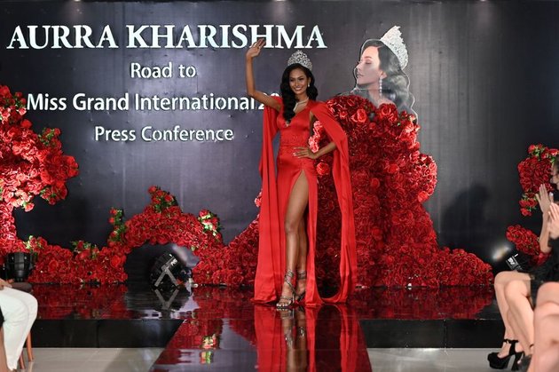 Sneak Peek at 3 Costumes of Aurra Kharishma for Miss Grand International 2020, Including Chicken Satay Theme!