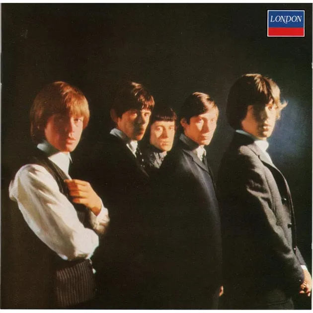 THE ROLLING STONES, ini adalah debut album self-titled mereka di tahun 1964. Foto ini diambil oleh Nicholas Wright, namun sang manajer, Andrew Loog Oldham mengklaim bahwa dialah pencetus konsep ini.