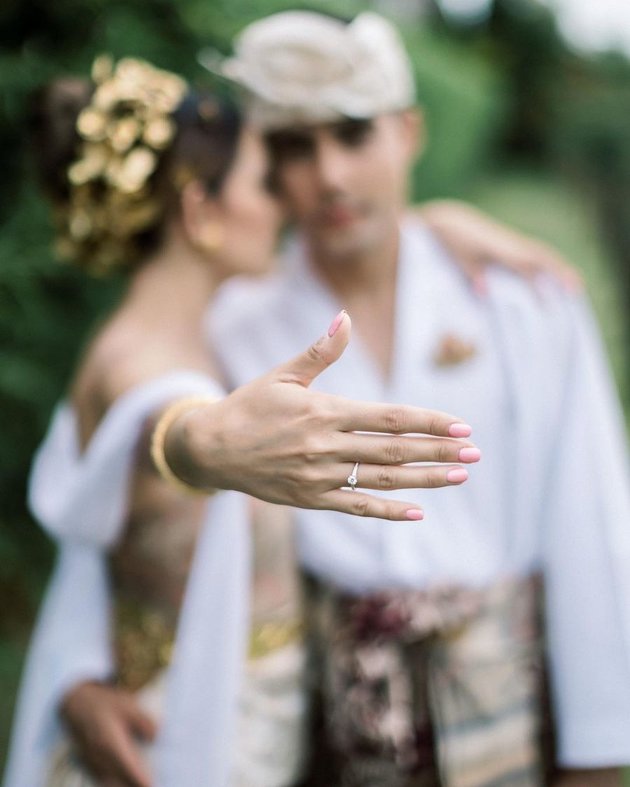 Getting Married Today, Laura Theux and Indra Brotolaras Share Prewedding Photos in Bali Traditional Clothing in the Rice Fields