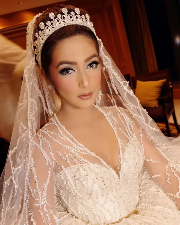 MENIKAH, NABILA SYAKIEB PILIH GAYA MAKE UP ALA GADIS JAMES BOND