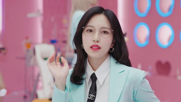 Becoming Love Scientists, TWICE Members Show Their Latest Charming Appearance in the Latest MV 'Scientist'