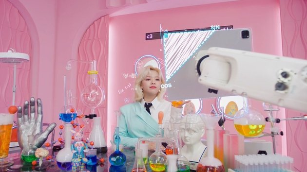 Becoming Love Scientists, TWICE Members Show Their Latest Charming Appearance in the Latest MV 'Scientist'