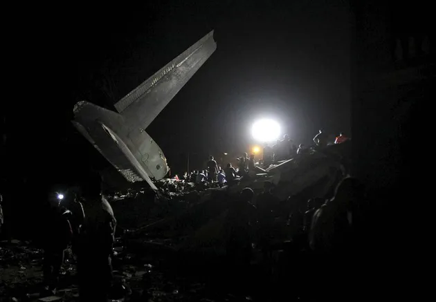 foto pesawat hercules yang jatuh di Medan