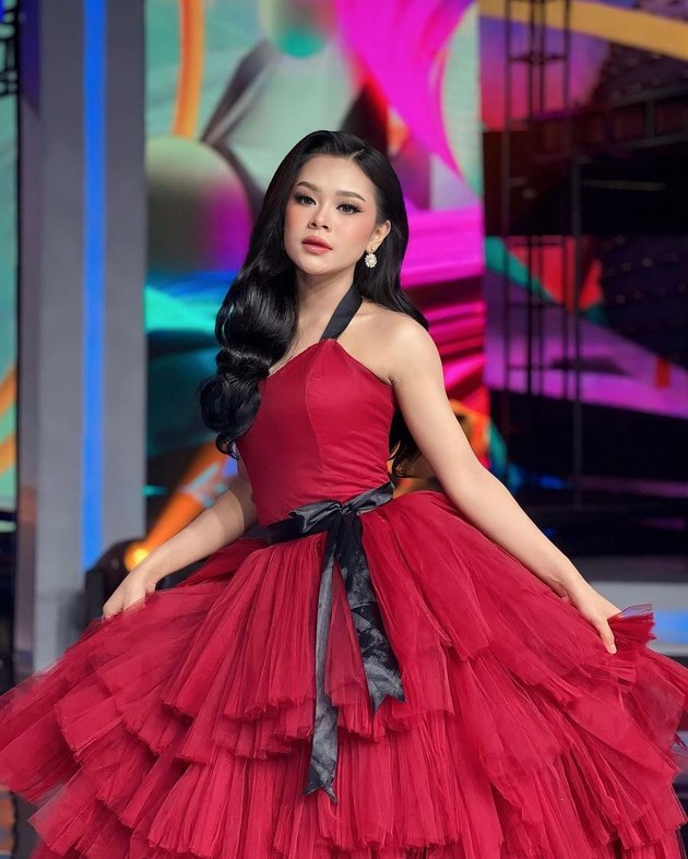 Ayu Ting Ting, Inul Daratista, Nella Kharisma, and Other 9 Indonesian Dangdut Singers in Fiery Red Outfits - Sizzling!