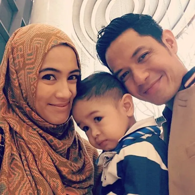 #MERDEKADARIMANTAN, 10 SELEBRITI INI NIKAH DULUAN ...