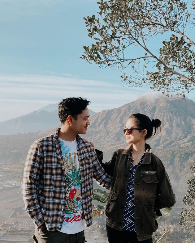 So Sweet! Let's Take a Look at 8 Moments of Azriel Hermansyah and Sarah Mezel Gazing at Each Other - Netizens Pray for Them to Get Married Soon