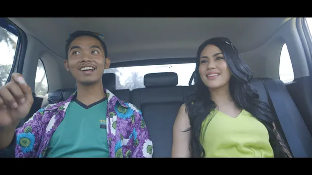 Dodit Mulyanto Mesra Bareng Kartika Putri