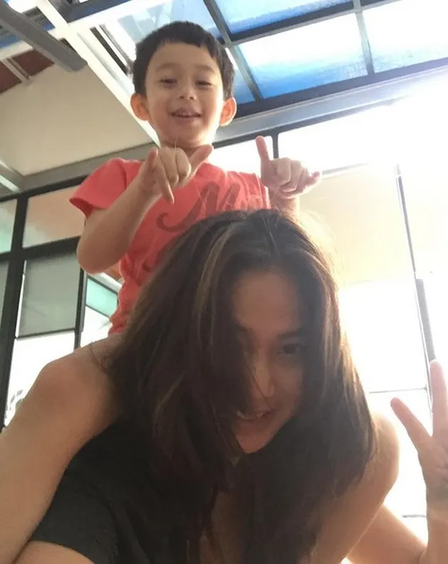 hubungan ibu dan anak, anak kinaryosih, anak selebriti, kinaryosih dan anak, suami kinaryosih