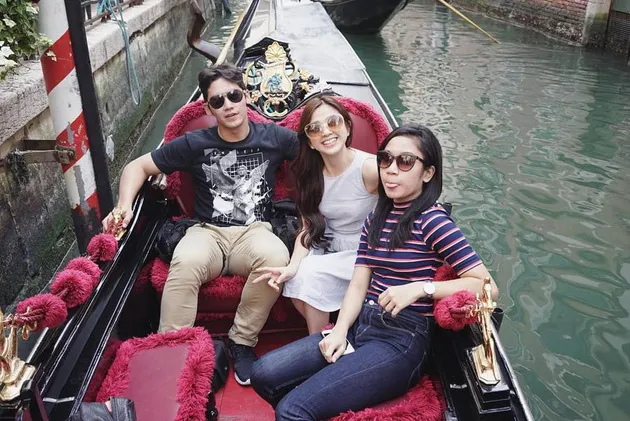 liburan selebriti indonesia