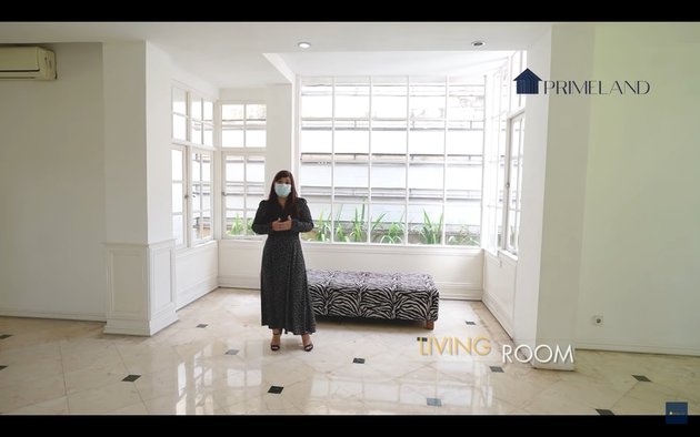 Luxurious and Serene, Photos of Laudya Cynthia Bella's House for Sale at Rp 8 Billion - Elegant with Marble Touches
