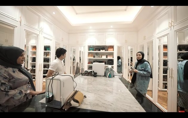 Threatened by Bank Seizure, Here are 10 Pictures of Irwansyah's Luxurious House that Attracts Attention - Having 5 Floors and a Rooftop Swimming Pool