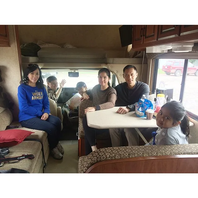 Annisa Pohan - Agus Yudhoyono liburan
