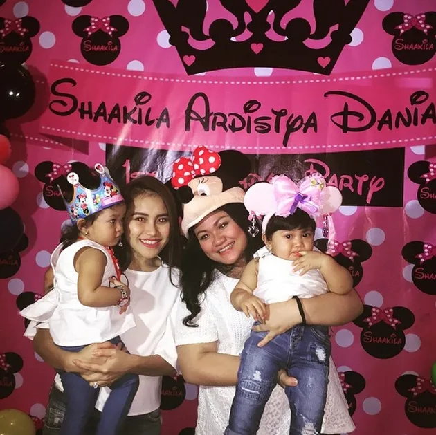 cucu nia daniaty ulang tahun