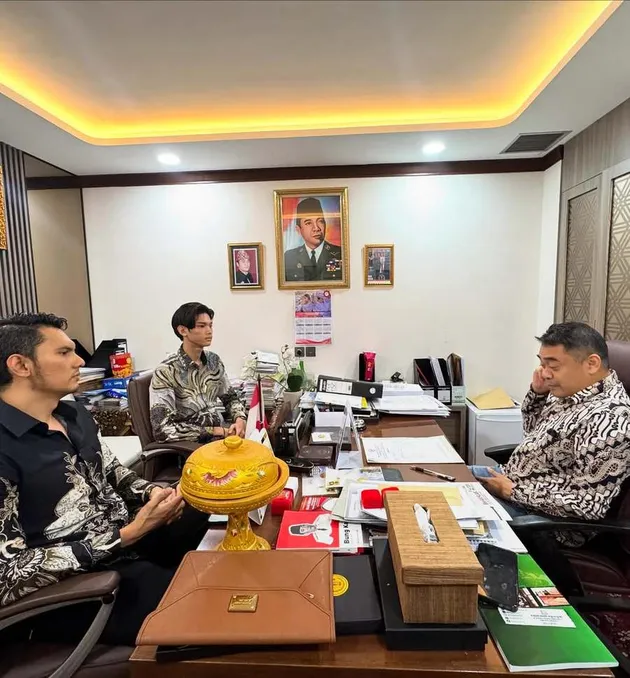 Michael Octavian dapat penghargaan 