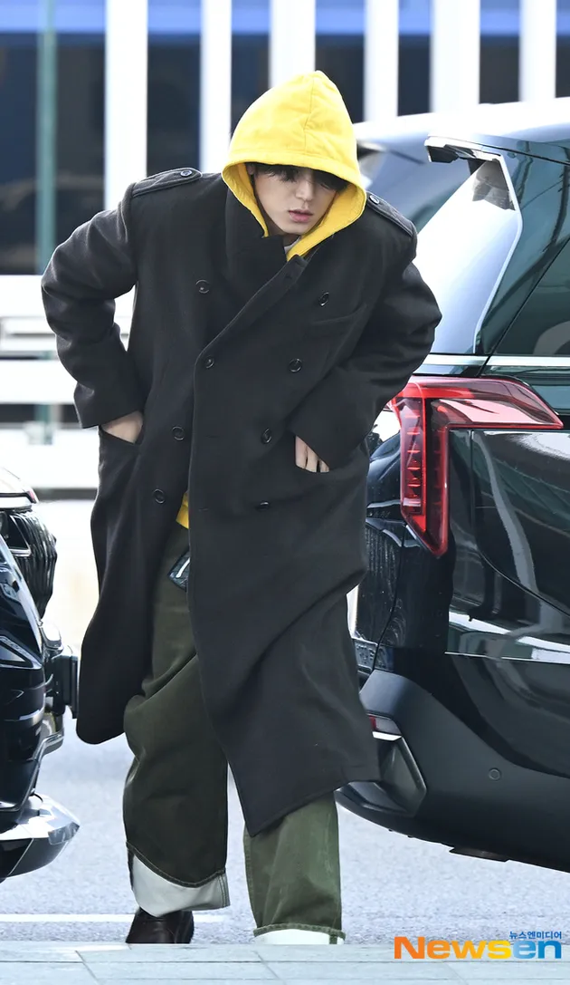 Mingyu SEVENTEEN di Bandara