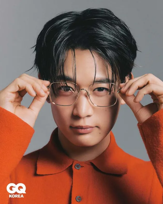 Minho SHINee Pakai Kacamata