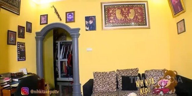 Simple Minimalist, Here are 8 Appearances of Senior Dangdut Singer Neneng Anjarwati's House Dominated by Gray Color