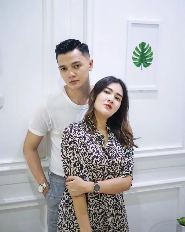 Rumah Nella Kharisma dan Dory Harsa