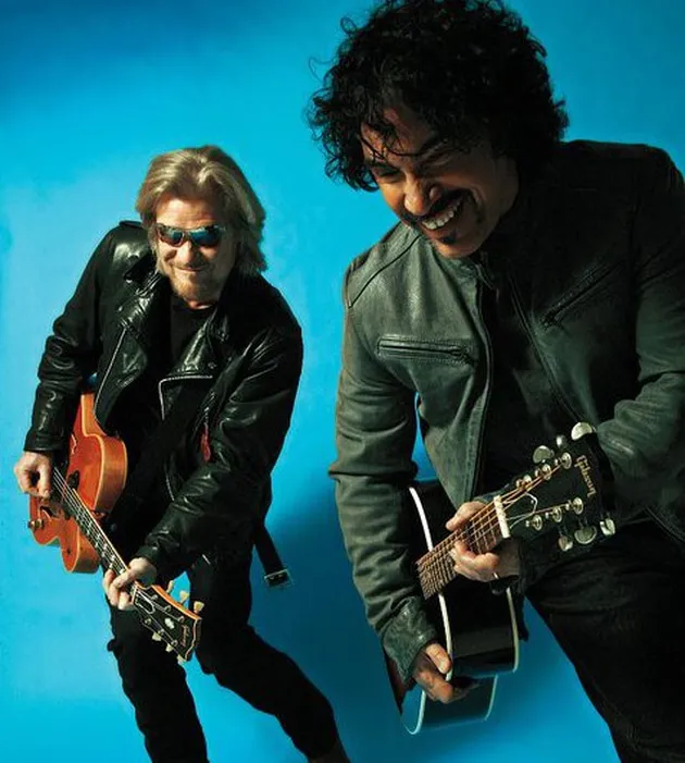 Sempat mengalami era pahit bersama label karena musiknya kurang laku, Hall And Oates harus berperang