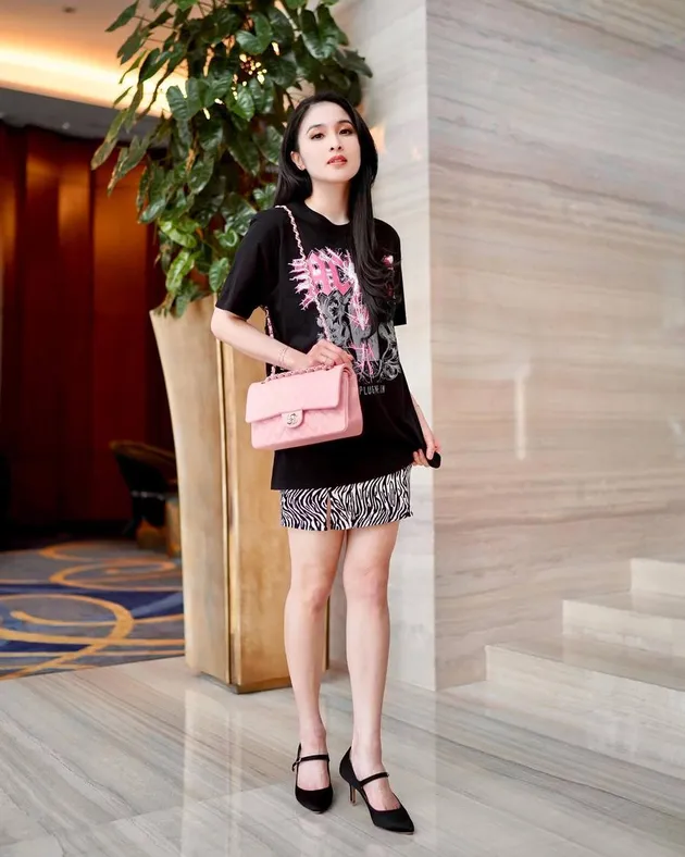 Sandra Dewi Kaki Jenjang Mulus Indah 