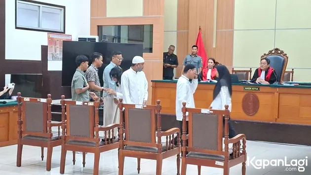Uya Kuya Terdakwa di persidangan