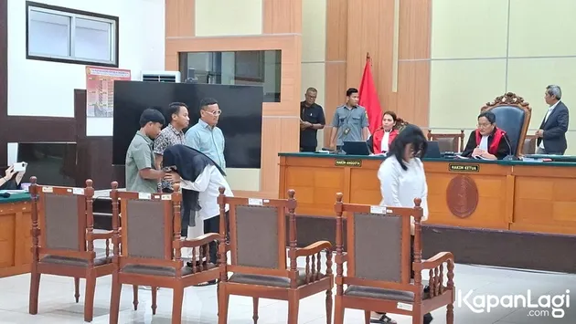 Uya Kuya Terdakwa di persidangan