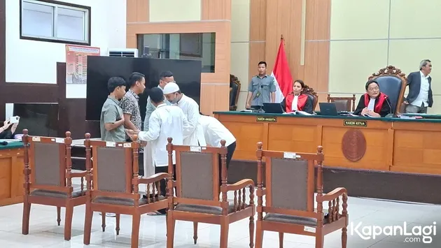 Uya Kuya Terdakwa di persidangan