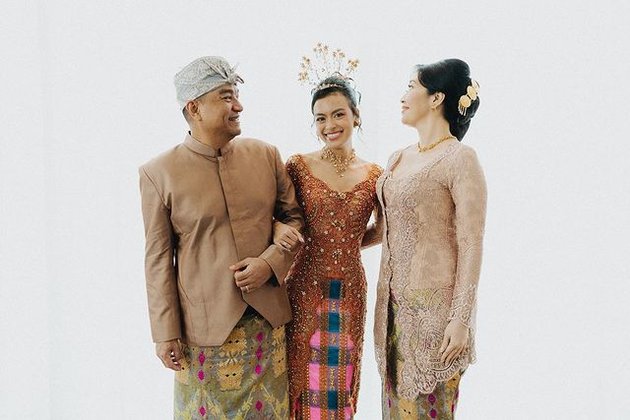 Touching Father and Daughter Moment, Take a Look at Indra Lesmana's Picture Accompanying His Daughter to the Altar - Dancing with Eva Celia on Her Wedding Day