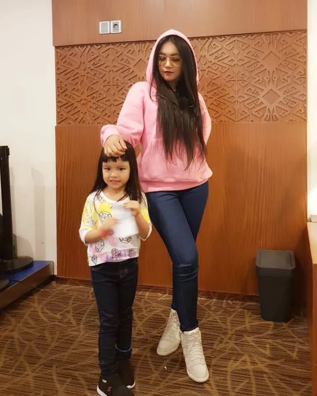 Denada dan Shakira