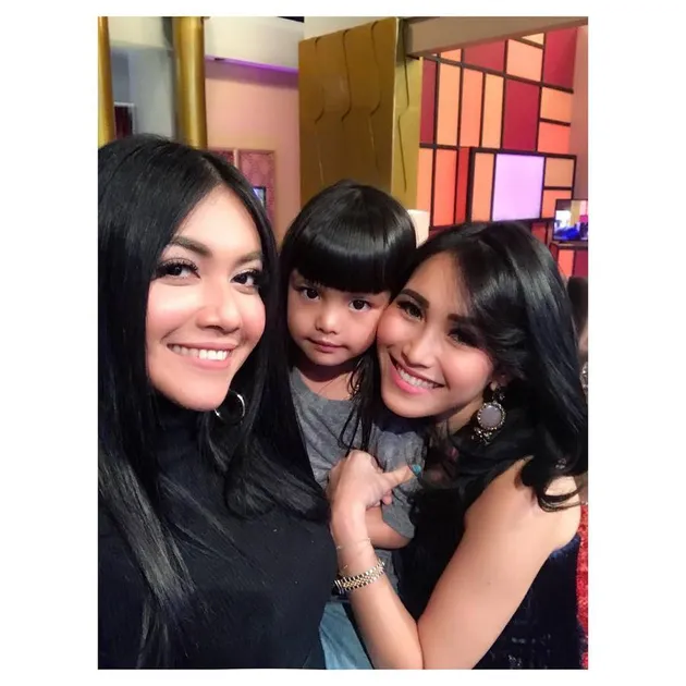 Denada dan Shakira