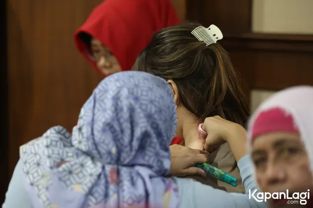 Dokter Kamelia Kerokan di Sidang Ammar Zoni 