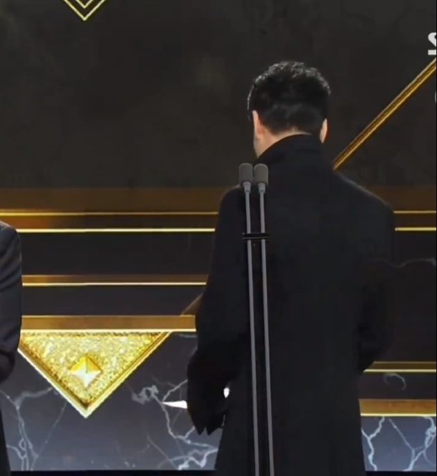 Sweet and Sad Moments at the 2023 SBS Drama Awards, Kim Dong Wook Shows Wedding Ring - Kim Nam Gil Can't Forget Lee Sun Kyun