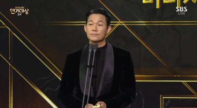 Sweet and Sad Moments at the 2023 SBS Drama Awards, Kim Dong Wook Shows Wedding Ring - Kim Nam Gil Can't Forget Lee Sun Kyun