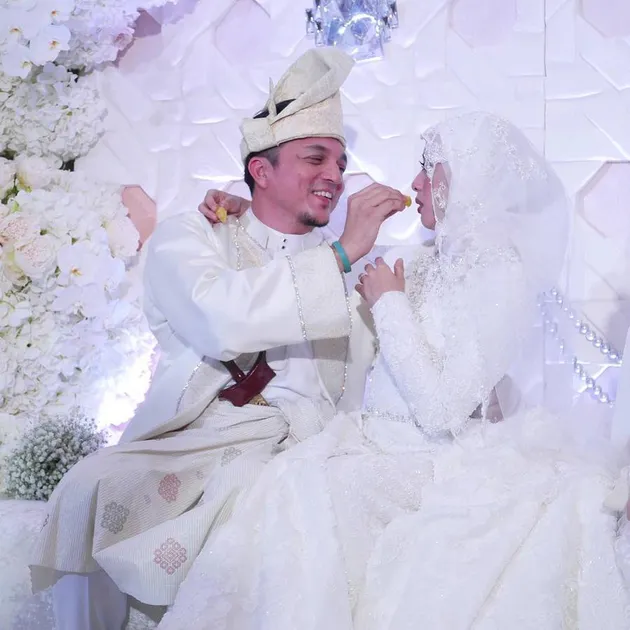 Engku Emran - Laudya Cynthia Bella
