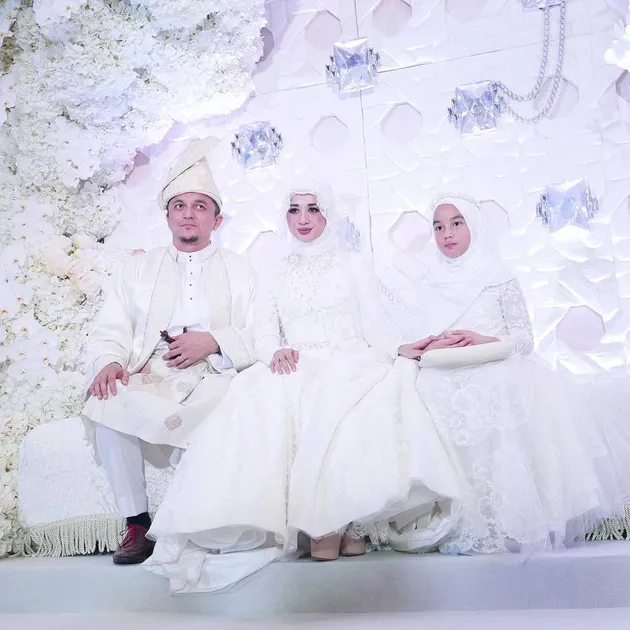 Engku Emran - Laudya Cynthia Bella